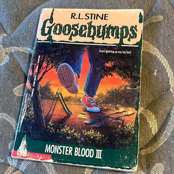 Scholastic Three Vintage R.L. Stine Goosebumps Books - Picture 6 of 10